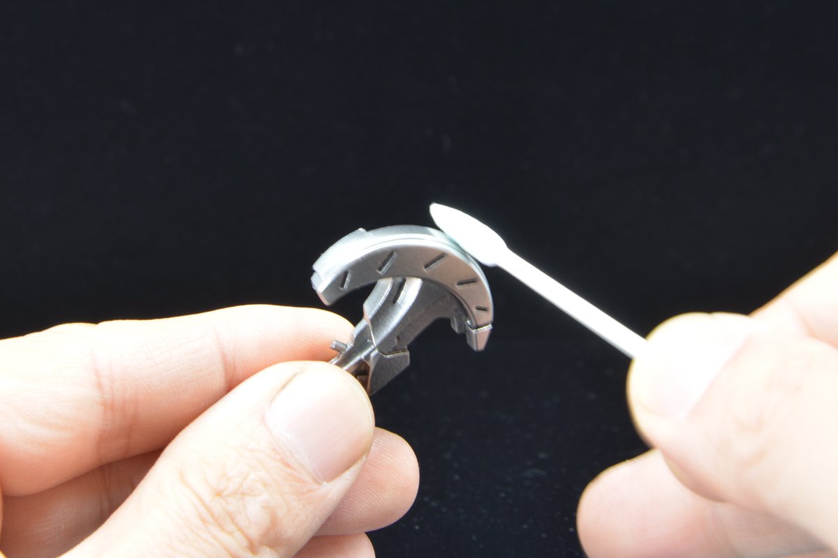 タミヤモデリングワックスですが、可動モデルの関節の塗膜保護にも使え