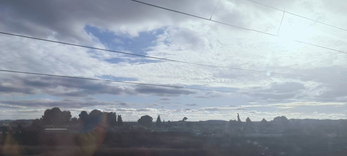 Ay <a href="/AlejandroSanz/">Alejandro Sanz</a> !! Que me falta vida pa' quererte! ❤️  Está loca está deseando que llegue la gira pa' olvidar todo y vivir abrazando tu música. Cuídate mucho #Jefe ❤️ #TeQuieroEones ❤️♾️
#PaFueraLoMalo 🫳🏽💨👎🏽