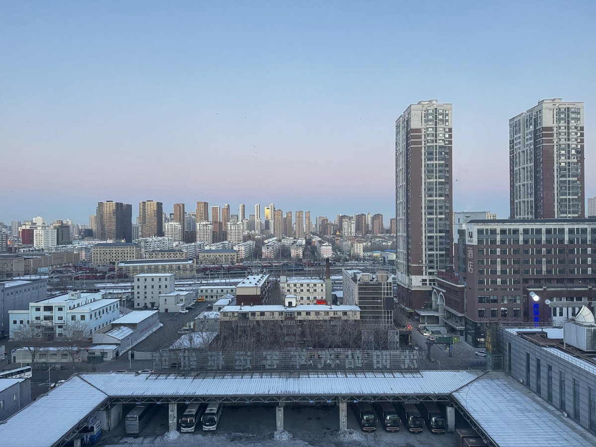 Dogs275's tweet image. おはよう瀋陽。-16℃！
持ってる限りの防寒具用意してて良かった🥶