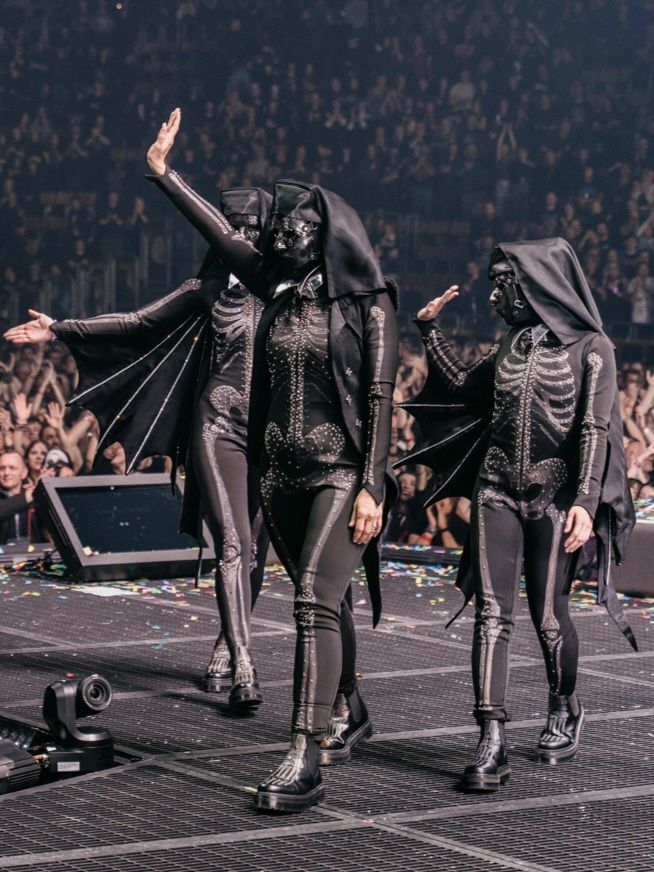 Lyingsulfur's tweet image. I can take them (not in a fight)