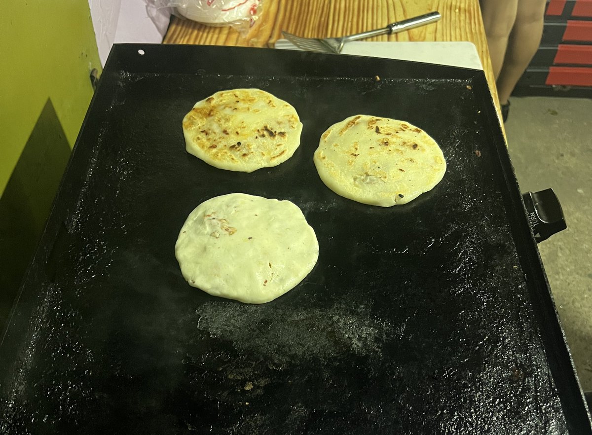 Hoy vinimos por pupusas salvadoreñas 👌🏻
