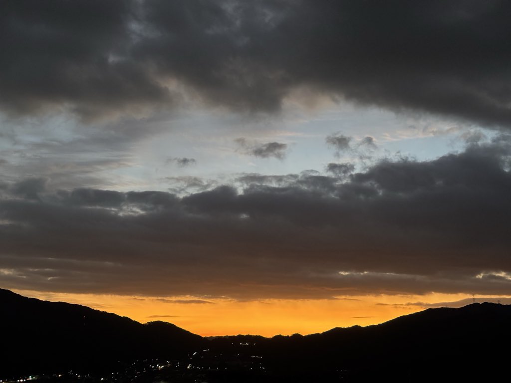 おはようございます😊
今日も感謝です🍀

お天気☀️☁️…今年も一週間が過ぎました😅😱

では､､今日もよい一日を…❣️

#朝焼け