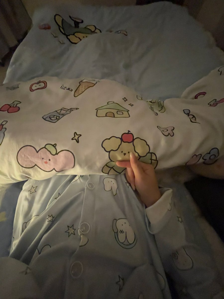 Aria3045's tweet photo. Letting the night hold my worries while I prepare for sweet dreams.' 🌌💤 https://t.co/DjLSRSiW0i