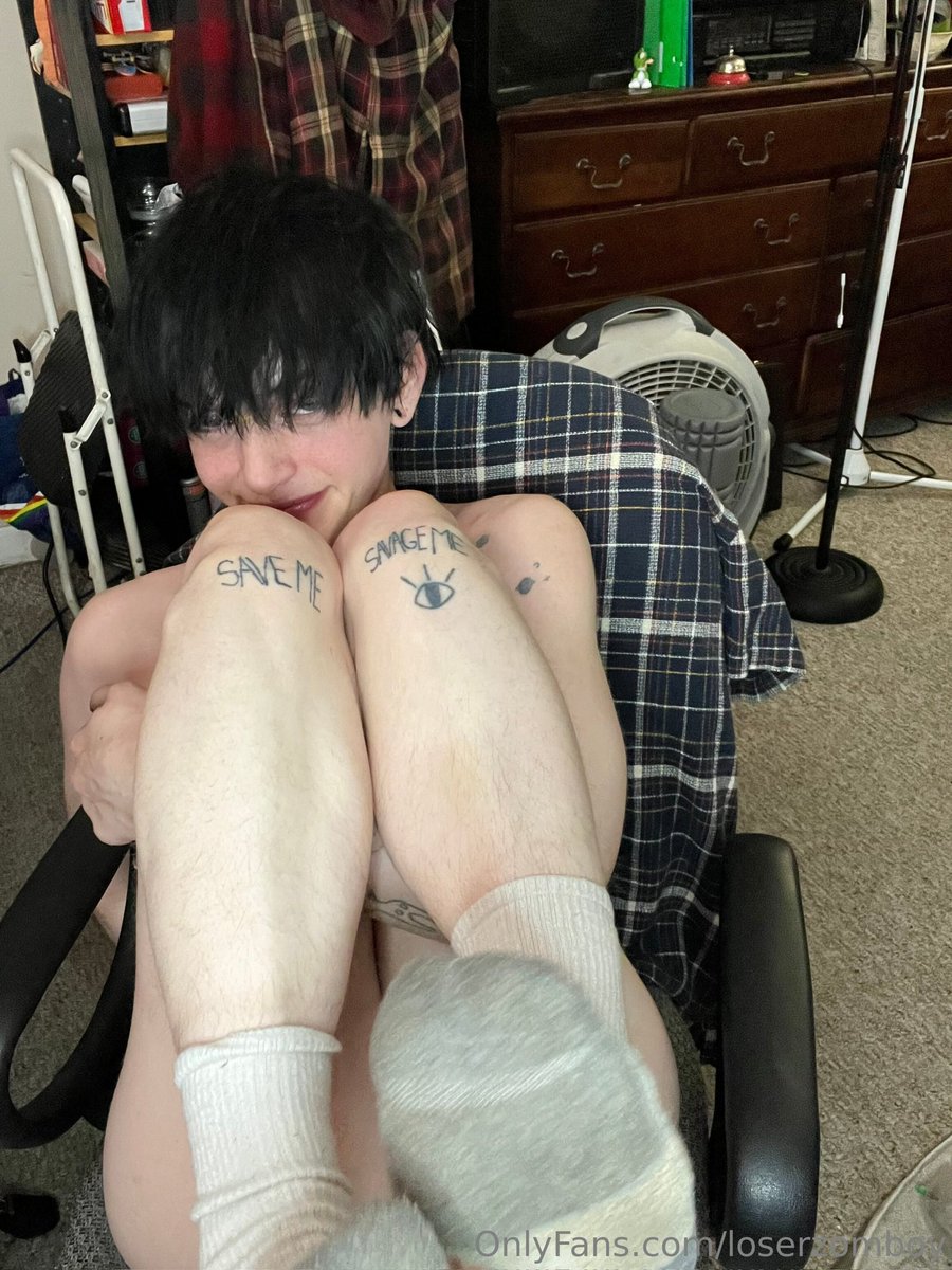 420goonit's tweet photo. eww u wanna sniff my sweaty socks? 
ugh fine ur such a perv anyway<33 https://t.co/XsMvjTjZRI