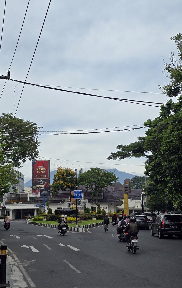Kalo ga ada kabelnya lebih cakep sih 🍃
