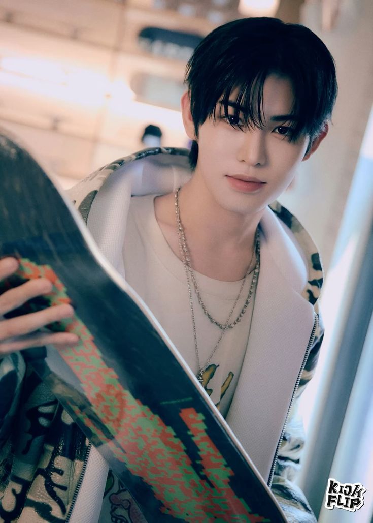 ntrvp6's tweet image. KickFlip's Minje and Hearts2Hearts' Jiwoo have been announced as the new MCs for Music Bank.