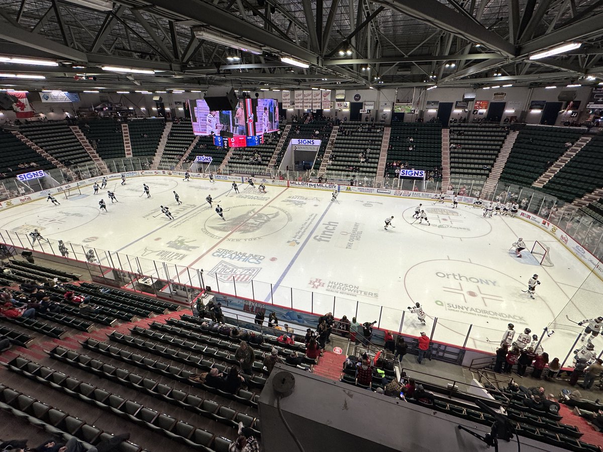 RobLippolis's tweet image. The @ECHLThunder go for six wins in a row tonight!

On air: 6:45 p.m. 
Puck drop: 7:00 p.m. 

🆚: Worcester Railers
📻: @HITS959WCQL  
🎧: bit.ly/ADKThunderRadio
🖥️: flosports.link/39NEUD6
