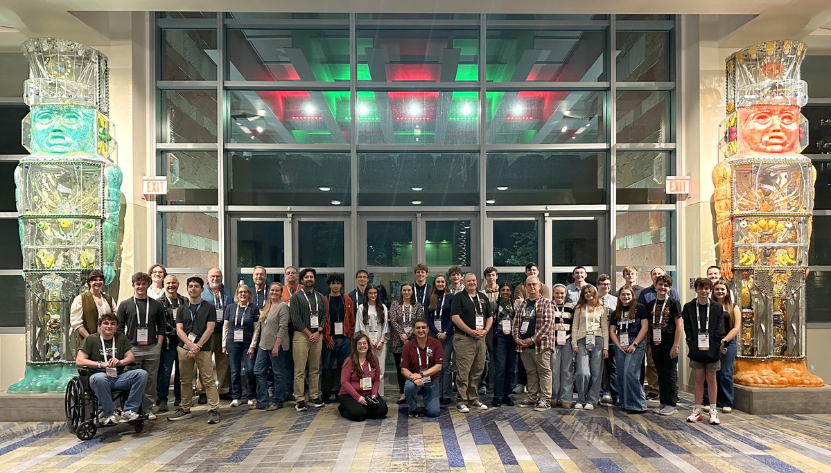 caltechipac's tweet image. Educators + students present at #AAS247!

NITARP continues its 20-year program of pairing educators with astronomers for year-long, authentic research projects using NASA data. They presented their results to fellow researchers at IPAC's booth.🚀🔭📊
ipac.caltech.edu/news/teaching-…