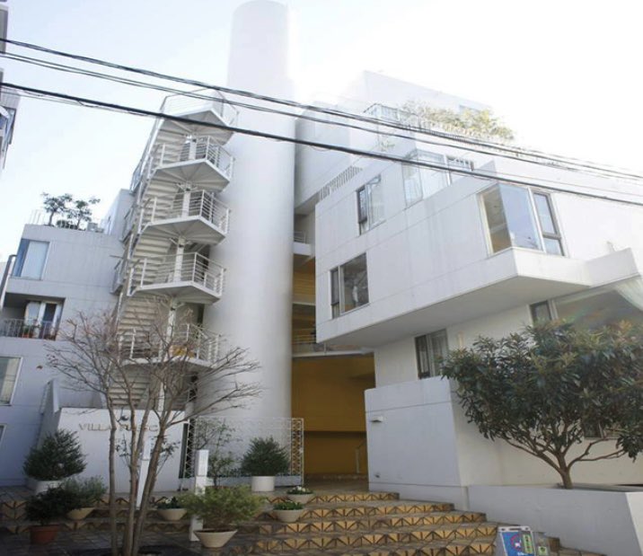 timeisresidence's tweet photo. 【神宮前のビラシリーズ】

知る人ぞ知る、ヴィンテージマンションのビラシリーズ

☑︎興和商事が神宮前で集中的に開発
☑︎日本初のデザイナーズマンション
☑︎雁行型(各住戸を斜めにずらし配置)で採光○
☑︎LDK間取りの先駆け

1964年 ビラ・ビアンカ(神宮前)
1969年 ビラ・ローザ(神宮前)
1971年  ビラ・セレーナ(神宮前)
1972年 ビラ・グロリア(神宮前)
1972年 ビラ・フレスカ(神宮前)
1974年 ビラ・モデルナ(青山)
1981年 ビラ・サピエンザ(世田谷区上馬)
1988年 ビラ・ピコリーナ(千駄ヶ谷)