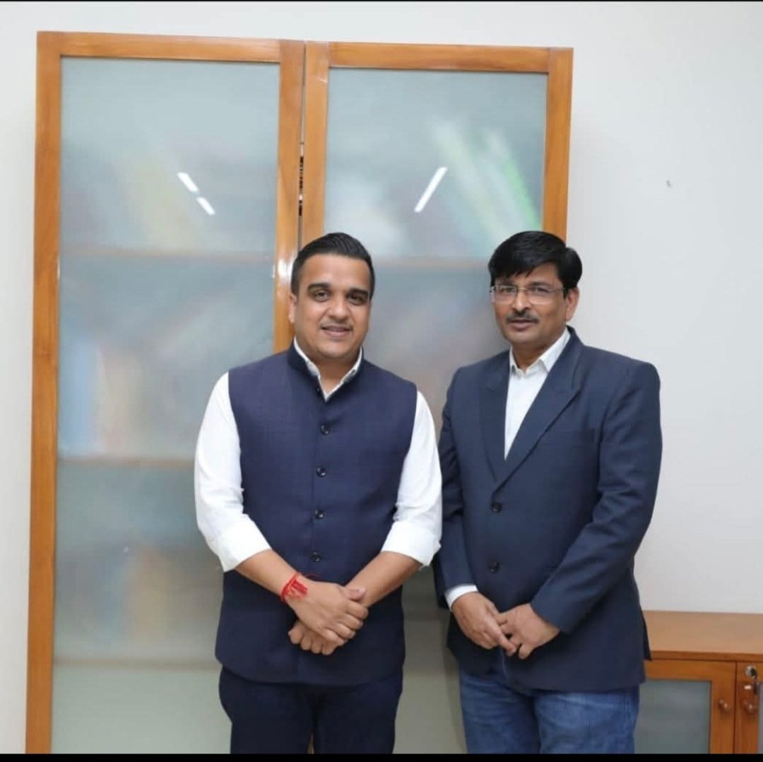 दीर्घायुरारोग्यमस्तु, सुयशः भवतु।
विजयः भवतु, जन्मदिनशुभेच्छाः।।

સરળ વ્યક્તિત્વ, કર્મઠ કાર્યકર, મજુરા વિધાનસભાના લોકપ્રિય ધારાસભ્ય અને ગુજરાત રાજ્યના નાયબ મુખ્યમંત્રી આદરણીય શ્રી <a href="/sanghaviharsh/">Harsh Sanghavi</a>  જી ને જન્મદિવસની હૃદયપૂર્વક શુભેચ્છાઓ.

#HBDHarshSanghavi