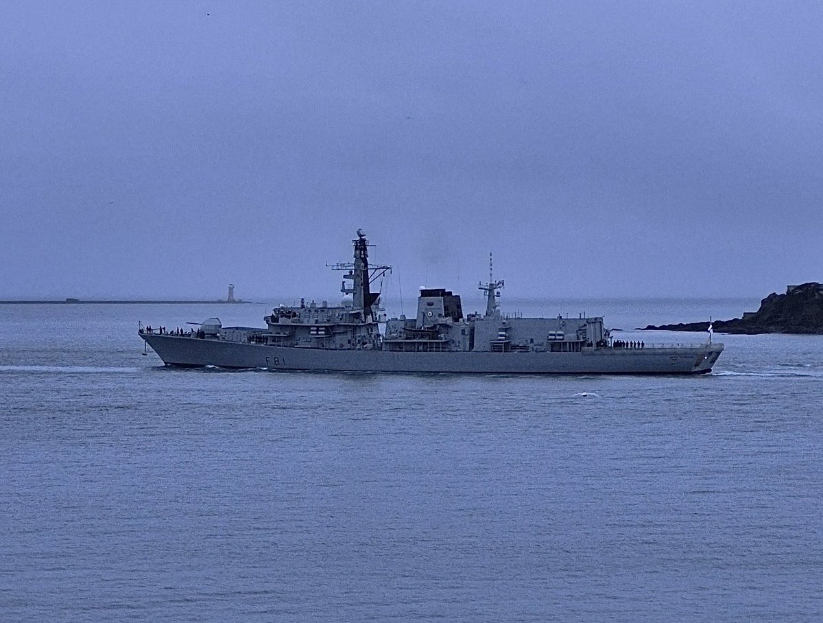 WarshipCam's tweet image. HMS Sutherland (F81) Duke-class frigate leaving Plymouth, England - January 7, 2026     SRC: X-@_cherry_jones_
