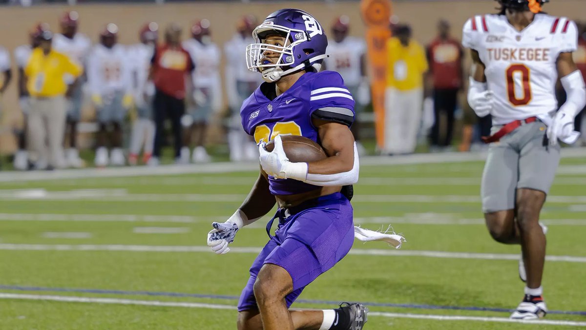 dbeverlylts's tweet photo. I am extremely blessed to have received an offer to play Benedict College!! 

🟣⚪️

#AGTG https://t.co/xgReI9NlgH