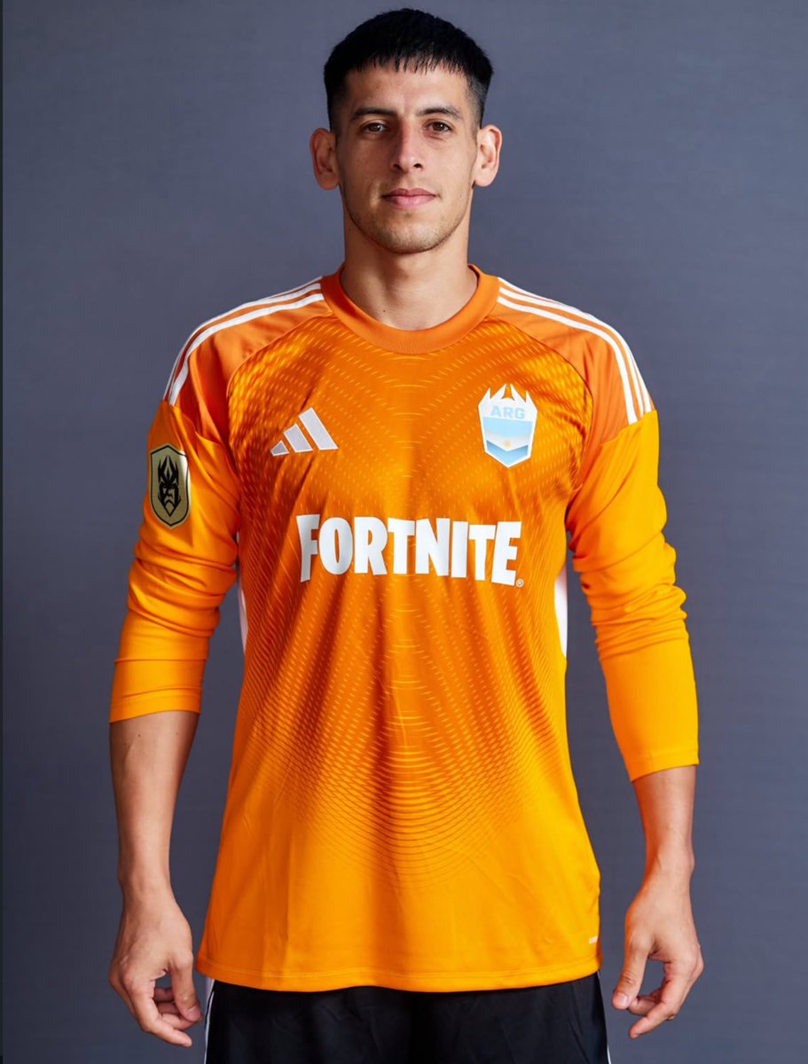 L U I S  S A N CH E Z 🧤🇦🇷
Este es el tweet.