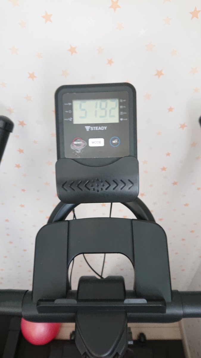 shuttle_28's tweet photo. おはようございます😃

最近、外ランニングしたり、散歩したりを混ぜてるので、久しぶりのスピンバイク🚴‍♂️
30分インターバルトレーニングと、20分インターバルトレーニングやりました❗
全力場面が多くてキツかった😭

32km走破✨
#STEADYの輪 https://t.co/QJyhPB3sLN