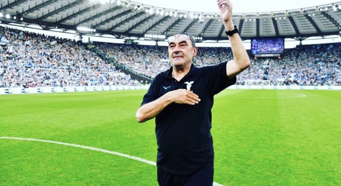 AllRoundLazio's tweet photo. “L'unica cosa che mi fa star male è che abbiamo un popolo meraviglioso. Pensare che sarà difficile dargli soddisfazioni mi pesa. Fino a fine stagione resto, ho dato la mia parola al popolo laziale”.

Maurizio Sarri. https://t.co/BacJvuRgjt