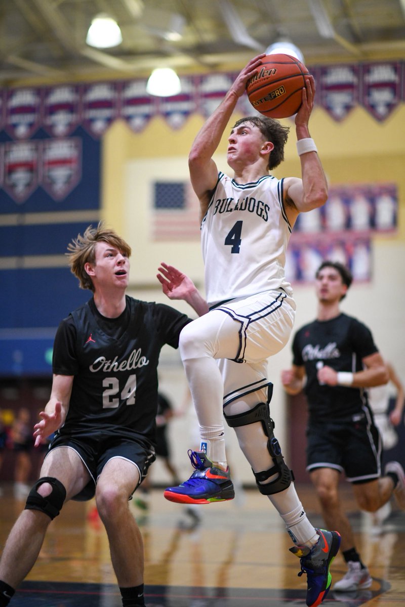 ValleySportsPix's tweet photo. Bulldogs vs Huskies #WeAreEHS #ThisIsTheCWAC #CWACBBasketball202526 #SportsPhotography https://t.co/njqgeljCeb
