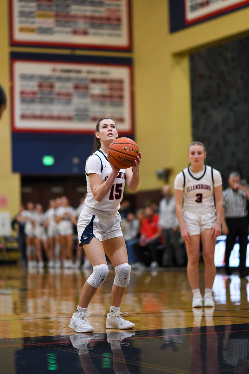 ValleySportsPix's tweet photo. Bulldogs vs Huskies #OneHeartbeat #Unleashed #WeAreEHS #ThisIsTheCWAC #CWACGBasketball202526 https://t.co/ptnFzvNdzM