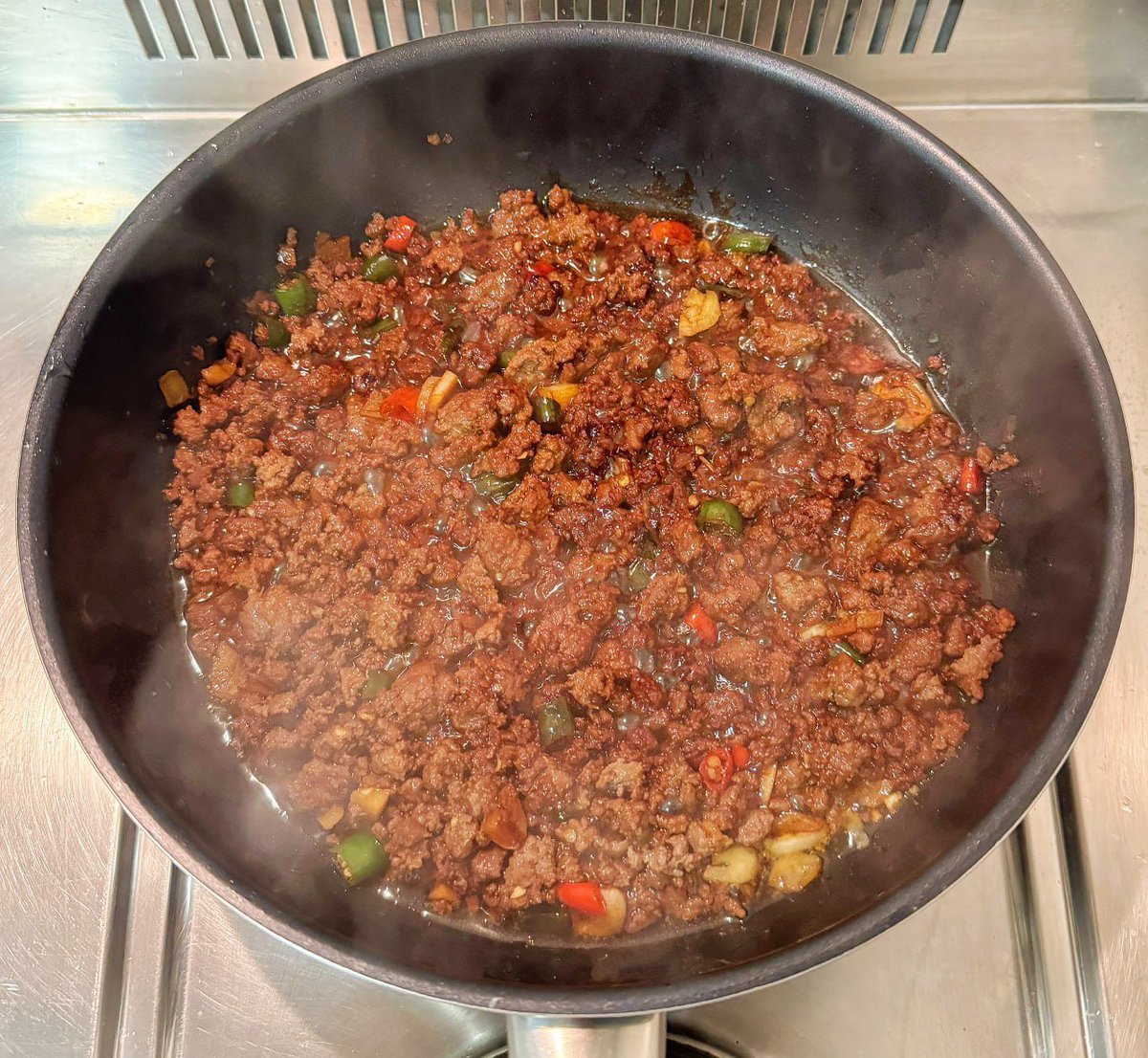 grace11440's tweet photo. Cooking at home 🍳 is the perfect blend of creativity and comfort 🍲. From fresh ingredients 🥕 to delicious flavors 🍽, each dish brings warmth and joy to the heart ❤️. Simple, yet satisfying! 🏡👩‍🍳 https://t.co/ky0INeykhY