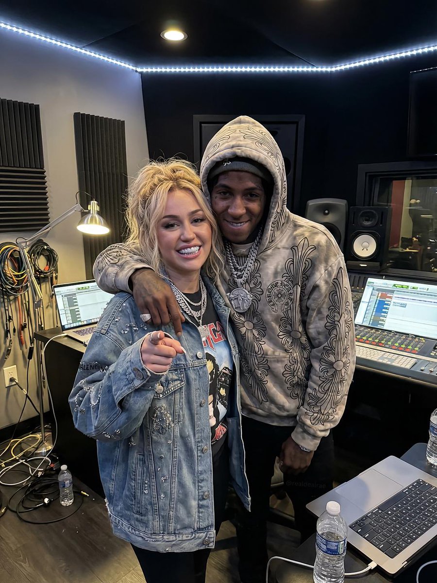 iiiamnickiminaj's tweet image. Youngboy x Hannah Montana ?!!