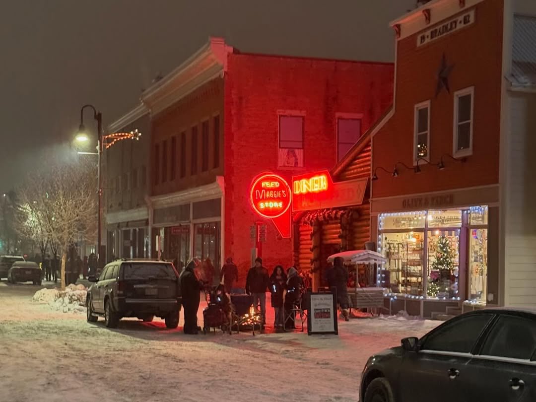 GuardingStarsPR's tweet image. 📸 Behind-The-Scenes  | The Bodyguard  

Filming locations and preparations during the High River Santa Claus Parade for The Bodyguard!  

Source: @/422colewatkins via Instagram (Date Posted: 06.12.2025)

(1/4)