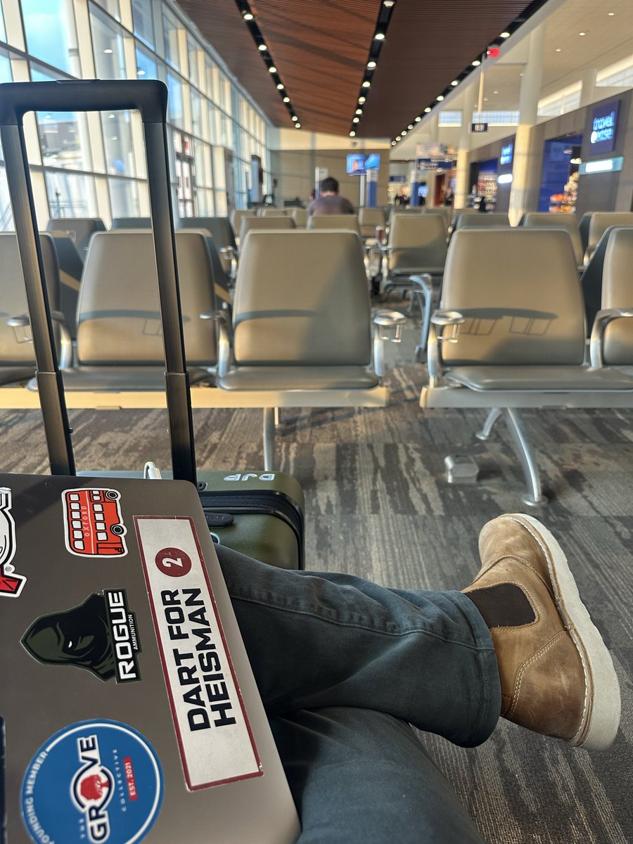 daniel_phyfer14's tweet photo. Business Trip ➡️ PHX 

HYDR @OleMissFB https://t.co/uyCRDlcnkN