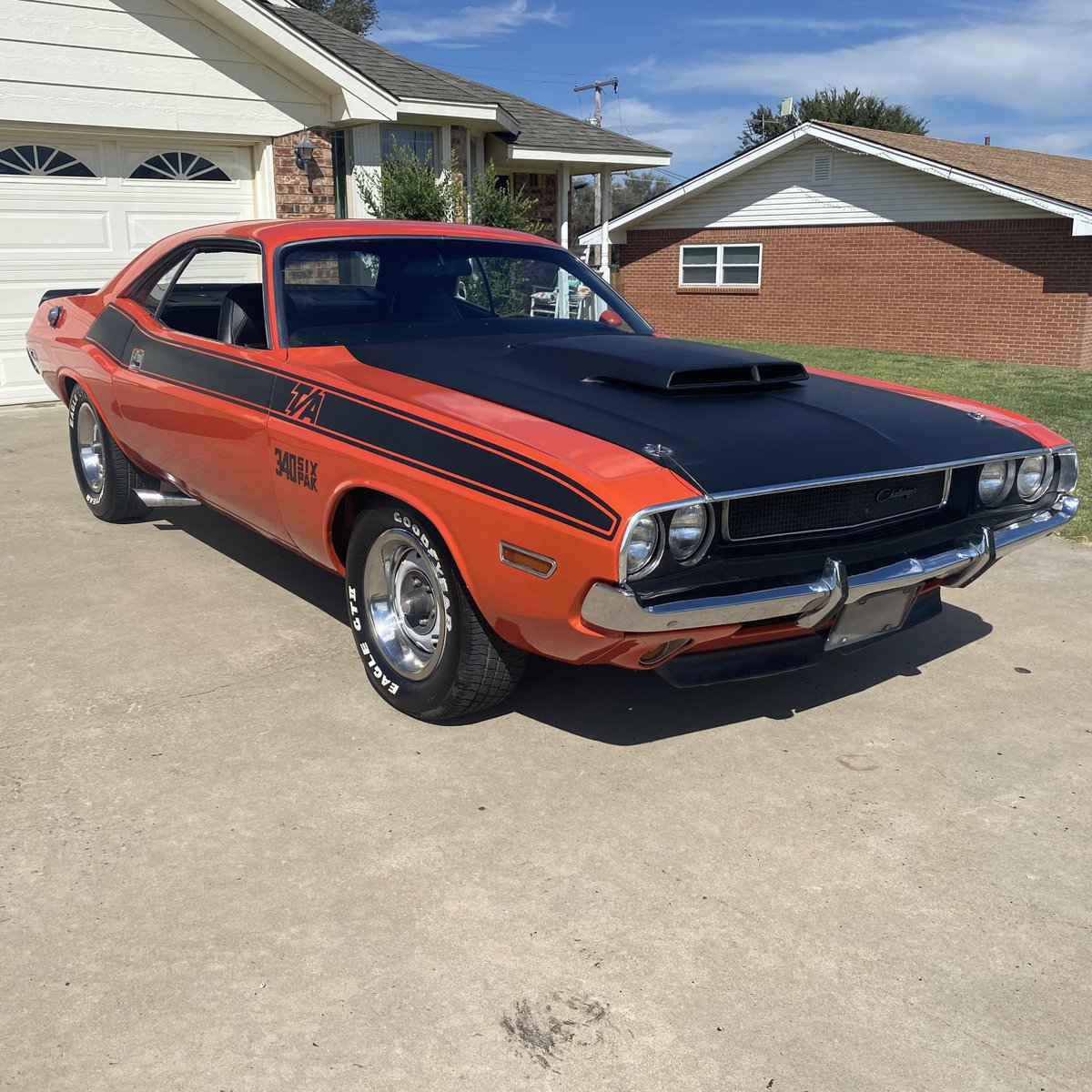 autabuy's tweet photo. 1970 Dodge Challenger T/A
340-6, Hemi Orange exterior, Black buckets, console, rebuilt matching number motor and 4 speed transmission, original 3:55 gears

Kelly’s Muscle Cars
Call: 806-898-5674 for prices

#1970dodge #dodge #autabuy https://t.co/wYdWbx0iQ6