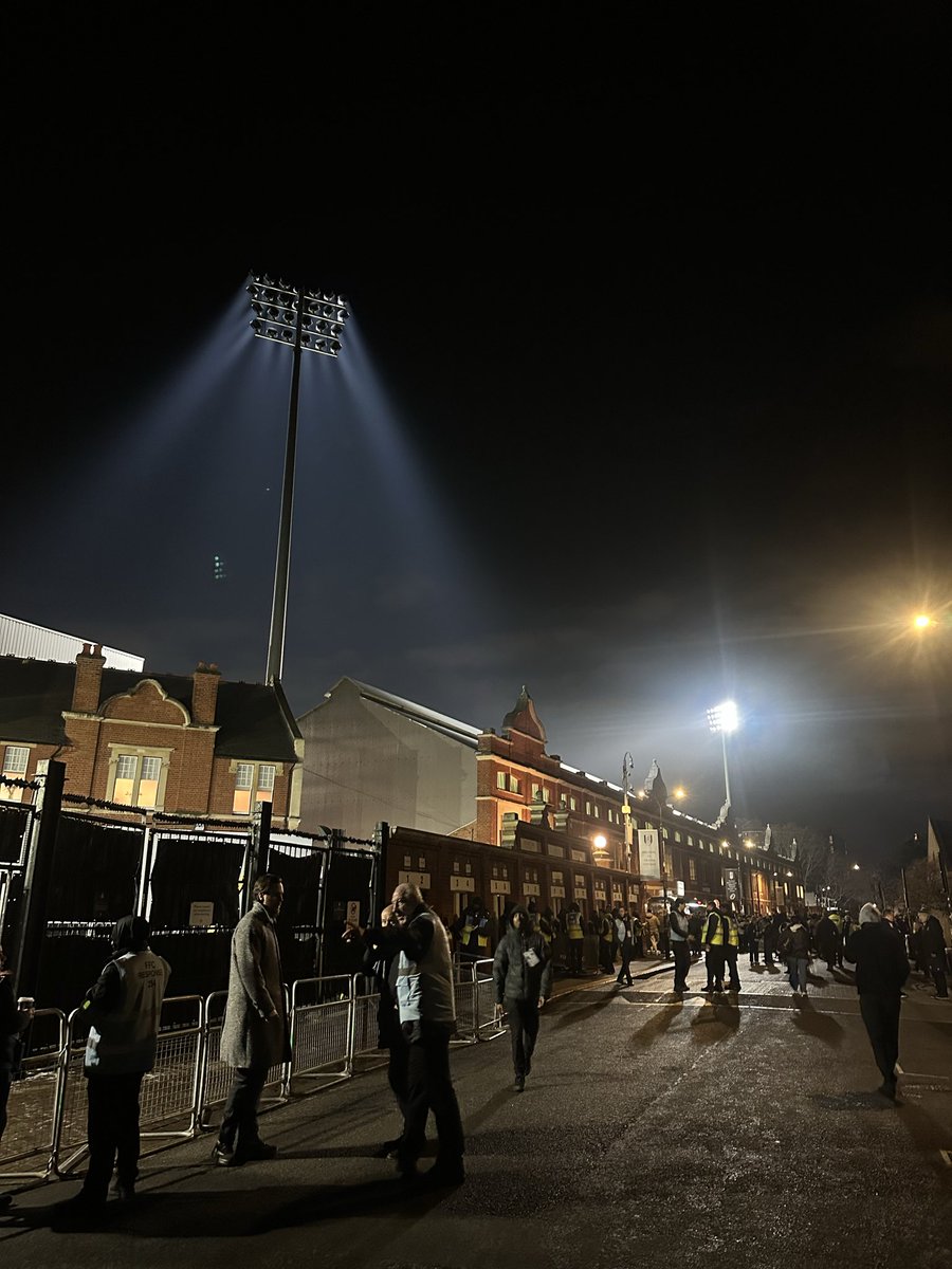 Hadn’t seen Fulham win live since 2019. 10 games, 0 wins. 

Last time it happened, I couldn’t enjoy it. Depressed out of my mind, hadn’t started therapy. 

A year ago, with therapist approval, I was able to stop. So being there v Liverpool + tonight v Chelsea? Very special indeed