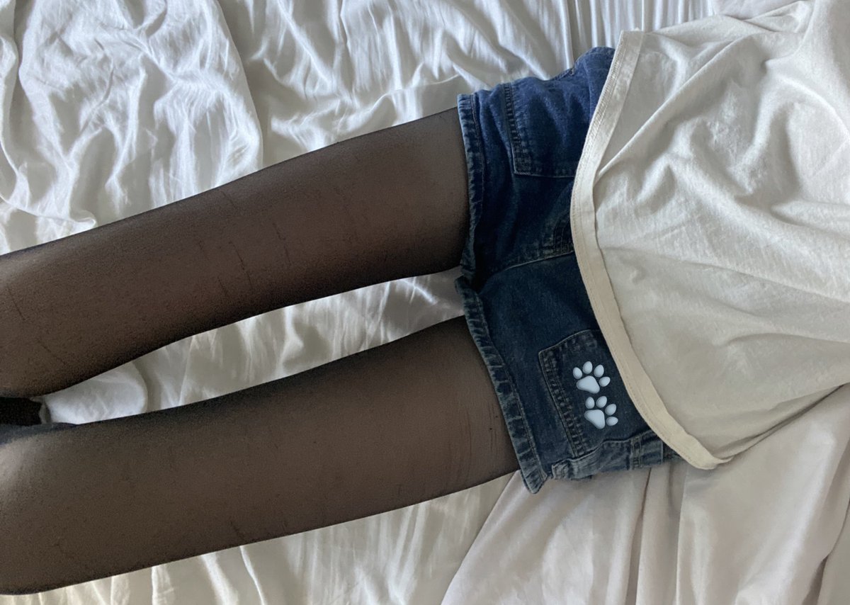 littldiary's tweet image. i can’t wait until i can wear shorts n tights again