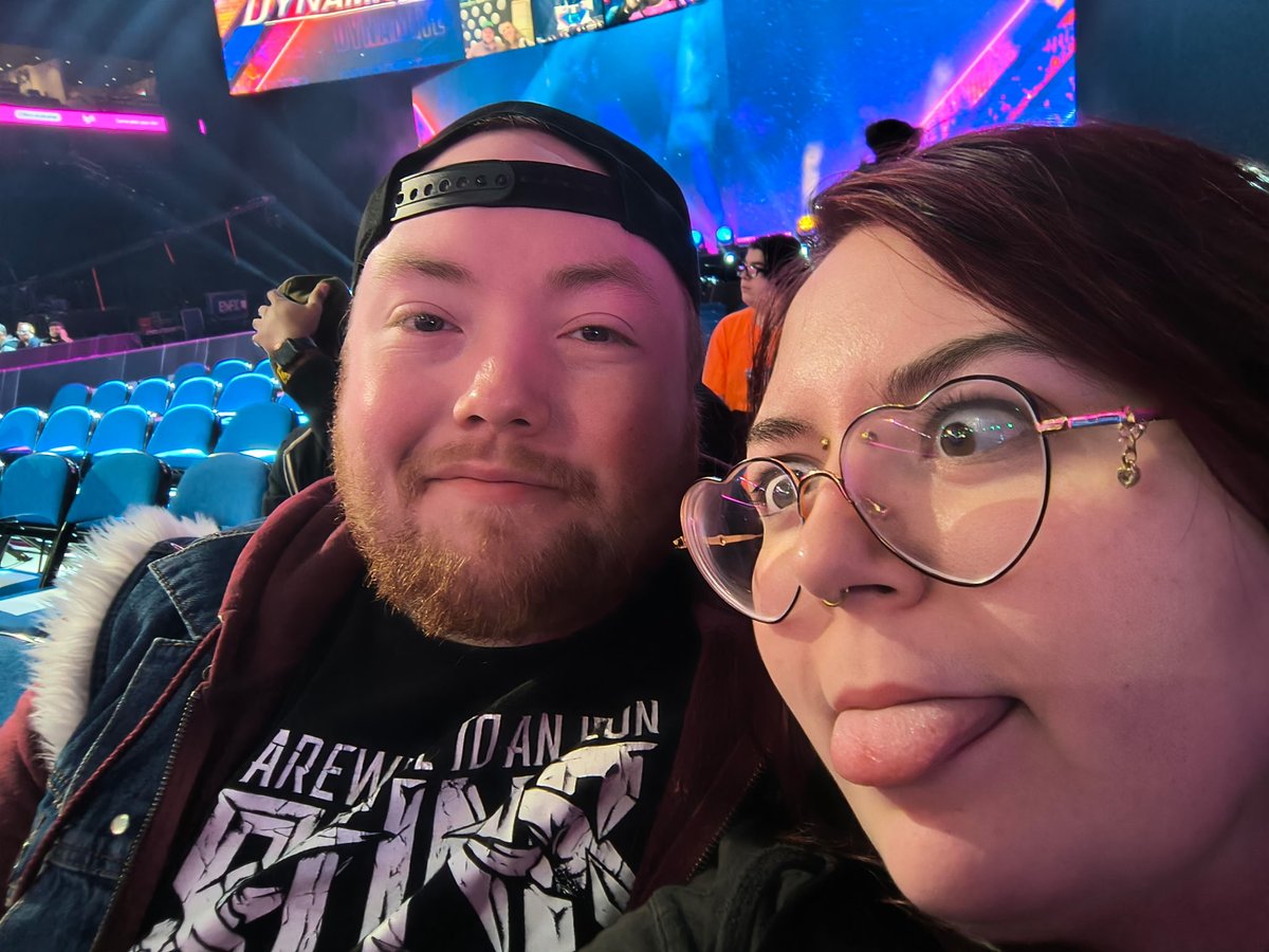 2MarksPod's tweet image. #AEWDynamite LFG!