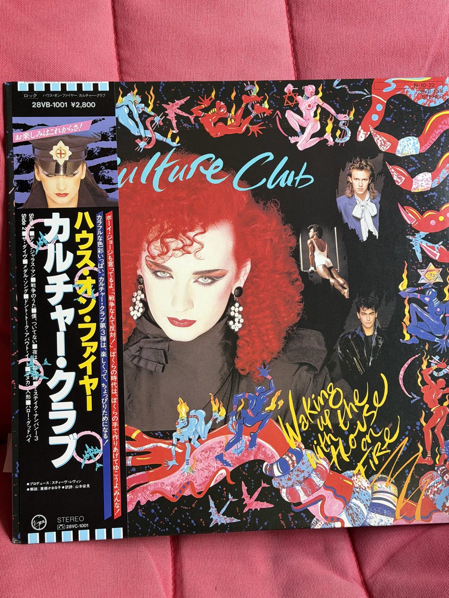 willsonlee's tweet image. Culture Club真的是神一样的存在，这个装扮在1982年是有多新潮，封套设计配上日文好搭，有种浮世绘的感觉，太好看了！