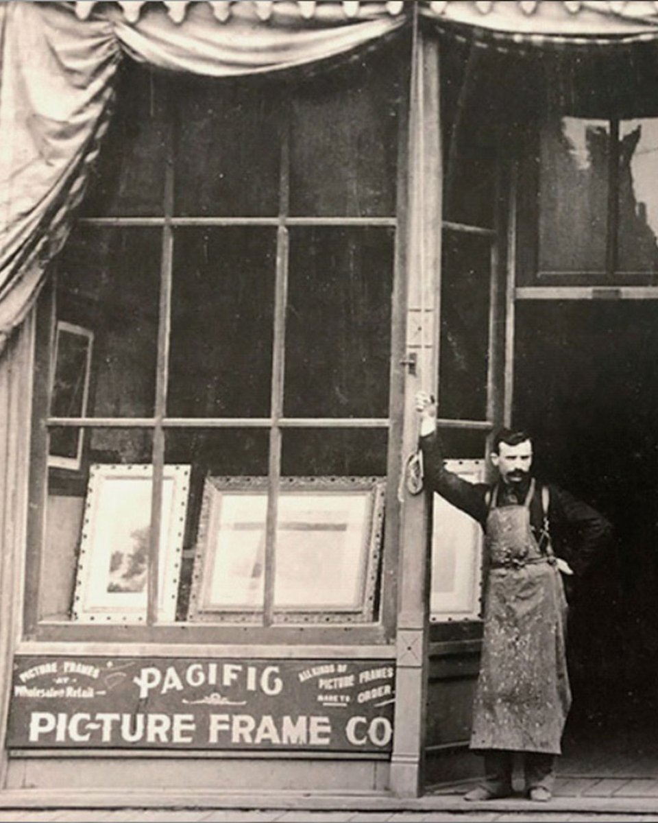 世界的額縁ブランド、ラーソン・ジュール
バークシャー・ハサウェイ・グループのラーソン・ジュールは、世界最大手の額縁専門商社です。
1800年代の終わりにアメリカ西海岸で創業した小さな額縁工房が、ラーソン・ジュールの前身です。