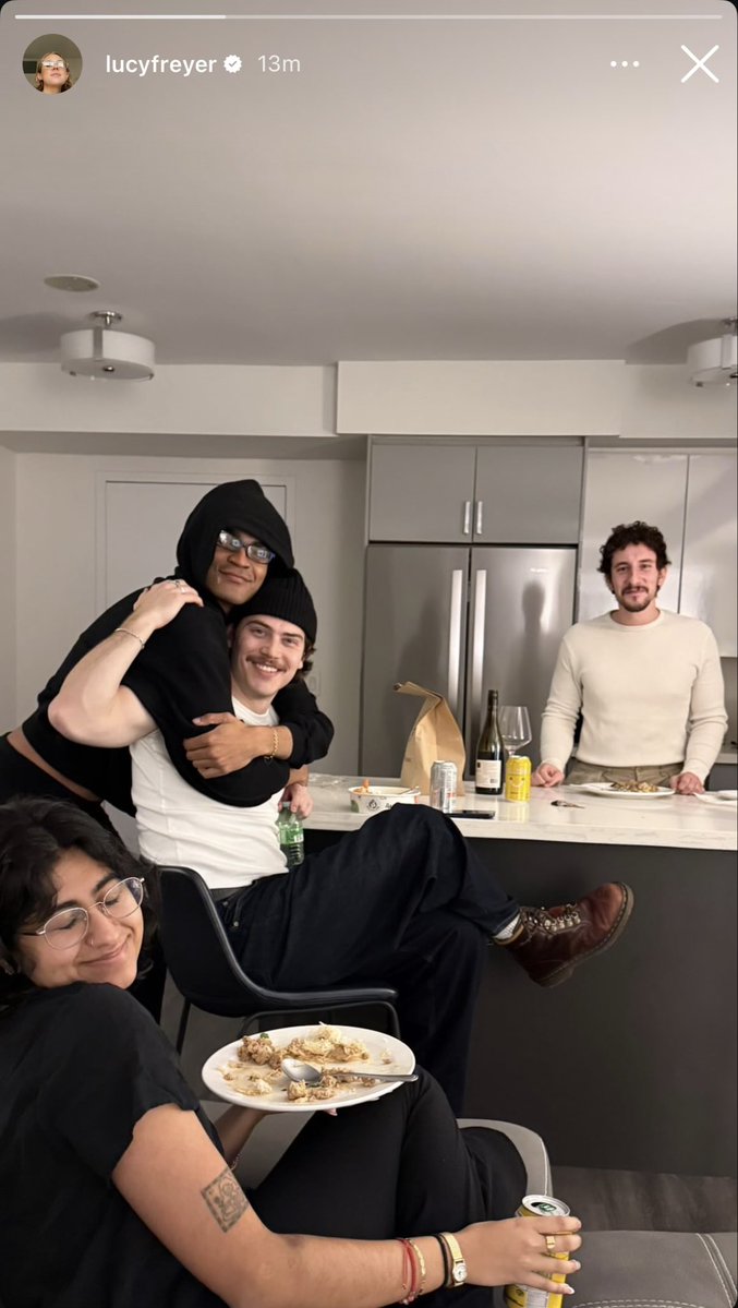 ADULTS CAST FULLY REUNITED EVERYONE GET UP NOW!!!!!!!!!!!!!!!!!!!!!!