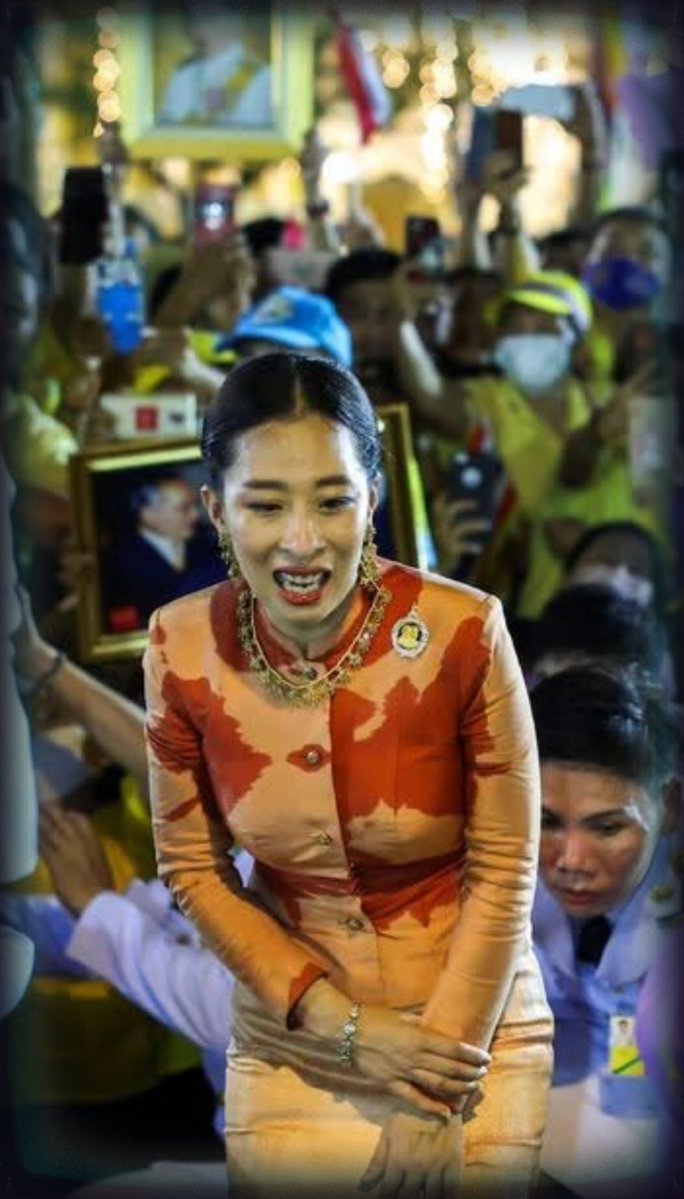 สวัสดีวันพฤหัสบดี … ขอถวายพระพรให้พระองค์หายจากอาการประชวร สุขภาพแข็งแรงเร็ววัน .. ทรงพระเจริญ 🙏🧡