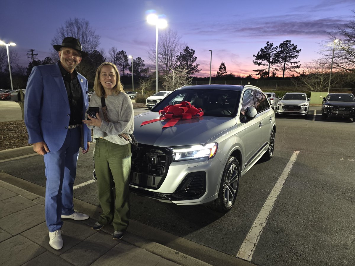 PerkyLLC's tweet image. Beth was excited to turn in her 2015 Toyota Highlander with over 150k miles for a 2025 Q7. After driving the Highlander for 10 years she is excited about her next driving chapter in an Audi.

Congrats Beth. 

Welcome to the Audi Family.

Sale #10