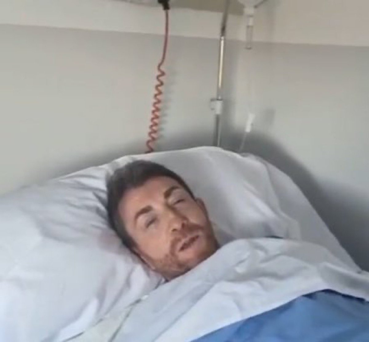 tomiezequiel15's tweet image. cuando te despertas con dolor de garganta y tragas varias veces para confirmar que te duele la garganta y efectivamente te duele la garganta