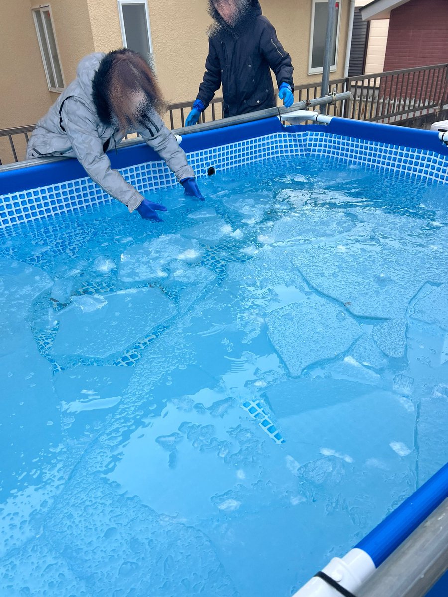 chick_ltd's tweet photo. 今年も氷の季節がやってきました。
水を使う前の儀式！

水割りに使えそうな氷です！

#水中ドローン #株式会社チック https://t.co/7ycdiObq0d