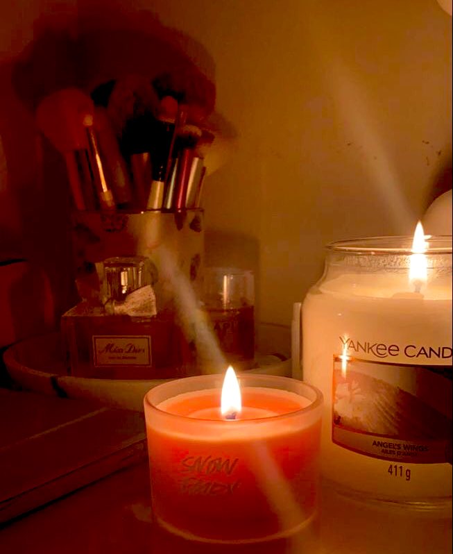 لا تكون عادي ولا إحتياطي ، ولا تفرض نفسك على أحد ما يشوفك أبدًا مهما حاولت، إلي يحبك بيدور على ١٠٠ سبب عشان يحافظ عليك، لا تسمح لنفسك تكون خيار أو أسم في نهاية القائمة يرجعلك في آخر المطاف لما تنتهي قائمته✨