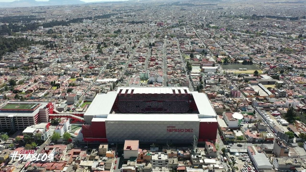 tetragastesta2's tweet image. los de Monterrey con HEB y tenis limpios / Pakis... Toluca pies cenizos