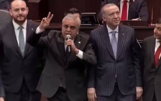 Hasan Ufuk Çakır’ın, CHP’den aldığı oylarla AKP’ye geçtiği yetmezmiş gibi birde haybeye milletvekili maaşı almış. 

CHP’den, AKP’ye geçen Hasan Ufuk Çakır’ın, TBMM’deki meclis performansı:

📌İlk İmza Sahibi Olduğu Kanun Teklifleri: 0

📌Sahibi Olduğu Yazılı Soru Önergeleri: 0