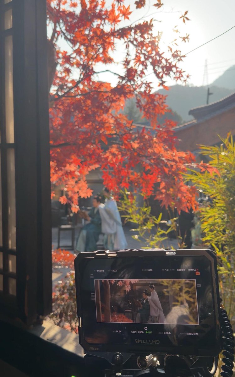 CEntMelons's tweet photo. #ZhangHuiwen and #YuZheng star as a couple in the TV series #ShadowsOfDesire #金吾不禁.

Top netizen comment: "Zhang Huiwen work injury" https://t.co/qJDpjkYsgQ