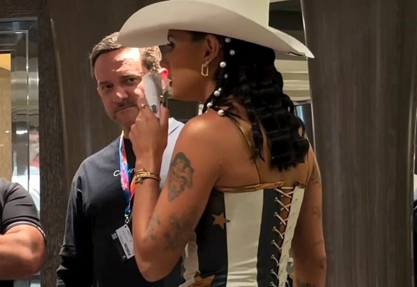 addictfavs's tweet image. pra sempre o "meu bem" dela e pra sempre a "filhinha do coração" dele.
😭