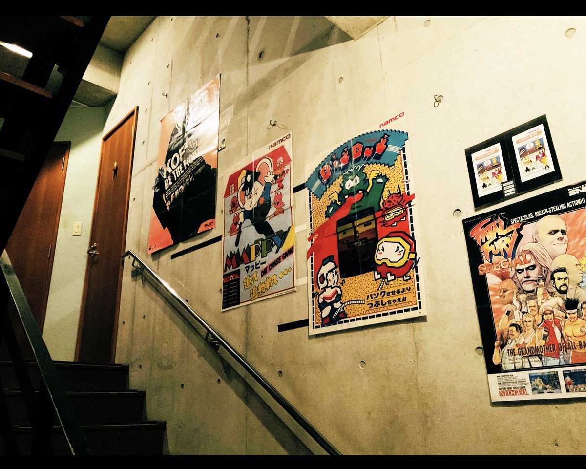 ieslo_panda's tweet photo. 2026年！『趣味部屋』
まったりコツコツ
開始！！！！

去年は！
建物老朽化のため！
ピンチから…
無事お引っ越し！

みなさまのポストや！
#自宅をゲーセンにした男たち 
（書籍）憧れて！！！笑😆

幼少期…
ファミコンを
買ってもらえなかった…
反動を！今こそッ！！笑😂

階段好きです笑 https://t.co/2oWnzmtIyb