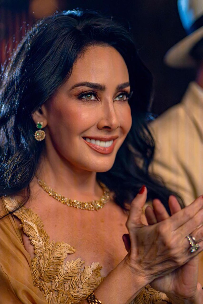 Me complace informarles que <a href="/MLMSalinas/">María Laura Medina de Salinas</a>, cónyuge de <a href="/RicardoBSalinas/">Don Ricardo Salinas Pliego</a>; y por ende, próxima Primera Dama de los Estados Unidos Mexicanos, se acaba de abrir una cuenta de Tik Tok en la que difundirá el mensaje en pro de la vida, propiedad y libertad.

Les dejo el enlace para que