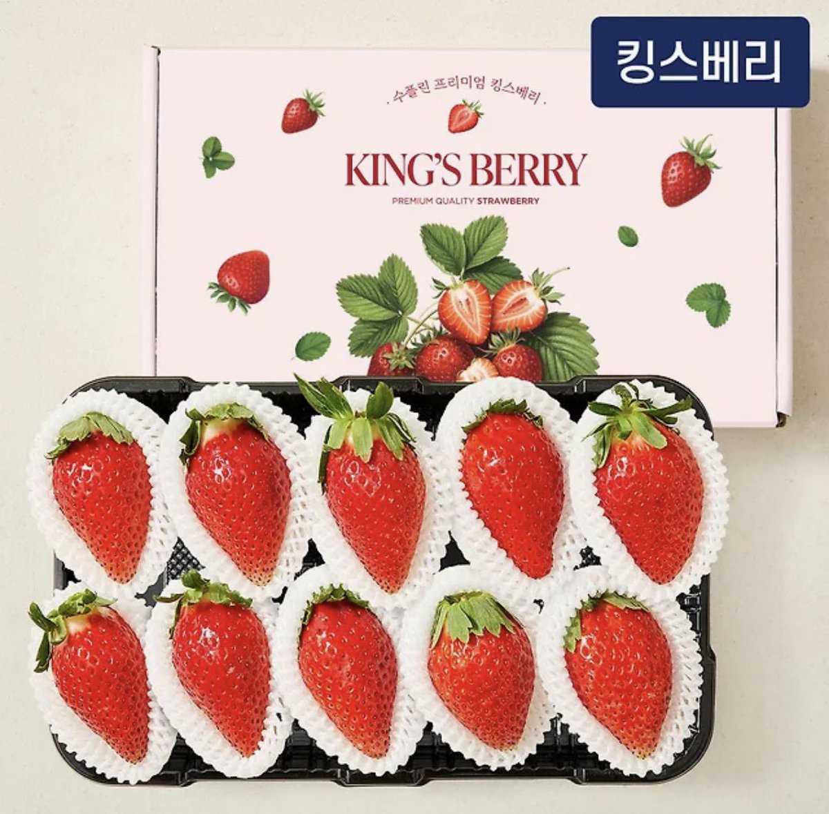 #홍실퀘스트 1주년 축하 #RT 이벤트

︶︶︶ ⊹ ︶︶︶ ୨♡୧ ︶︶︶ ⊹ ︶︶︶
홍실퀘스트 연재 1주년을 축하드립니다🎉
작가님 생일도 축하드려요🥳🎂🎈
언제나 홍퀘 그리고 작가님 응원할게요♡

➰ 알티 두 분께 문상을 
➰ 인용으로 홍퀘 1주년을 같이 축하해주신 한 분께 홍기훈표 킹스베리