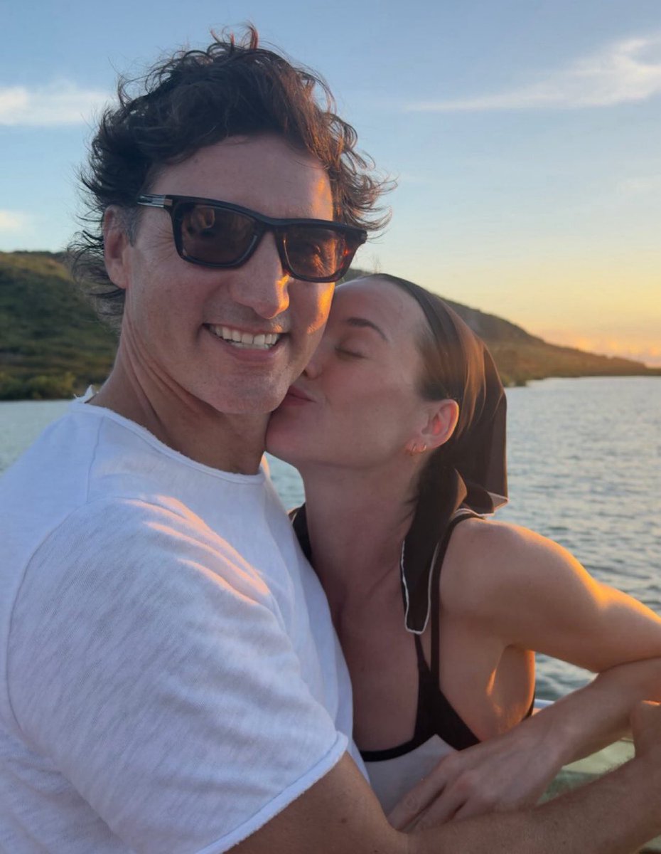 yegwave's tweet image. Katy Perry shared a new vacation photo with boyfriend Justin Trudeau 🇨🇦