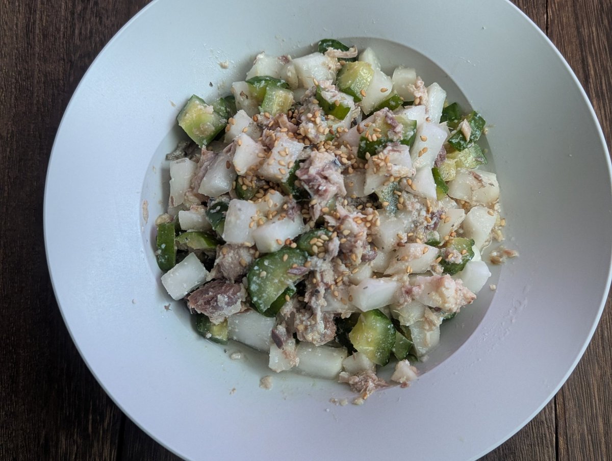 酢と魚
缶詰のサバの水煮缶にも効果的。
缶臭さも生臭みも消してくれる。
純米酢か米酢がおすすめ。