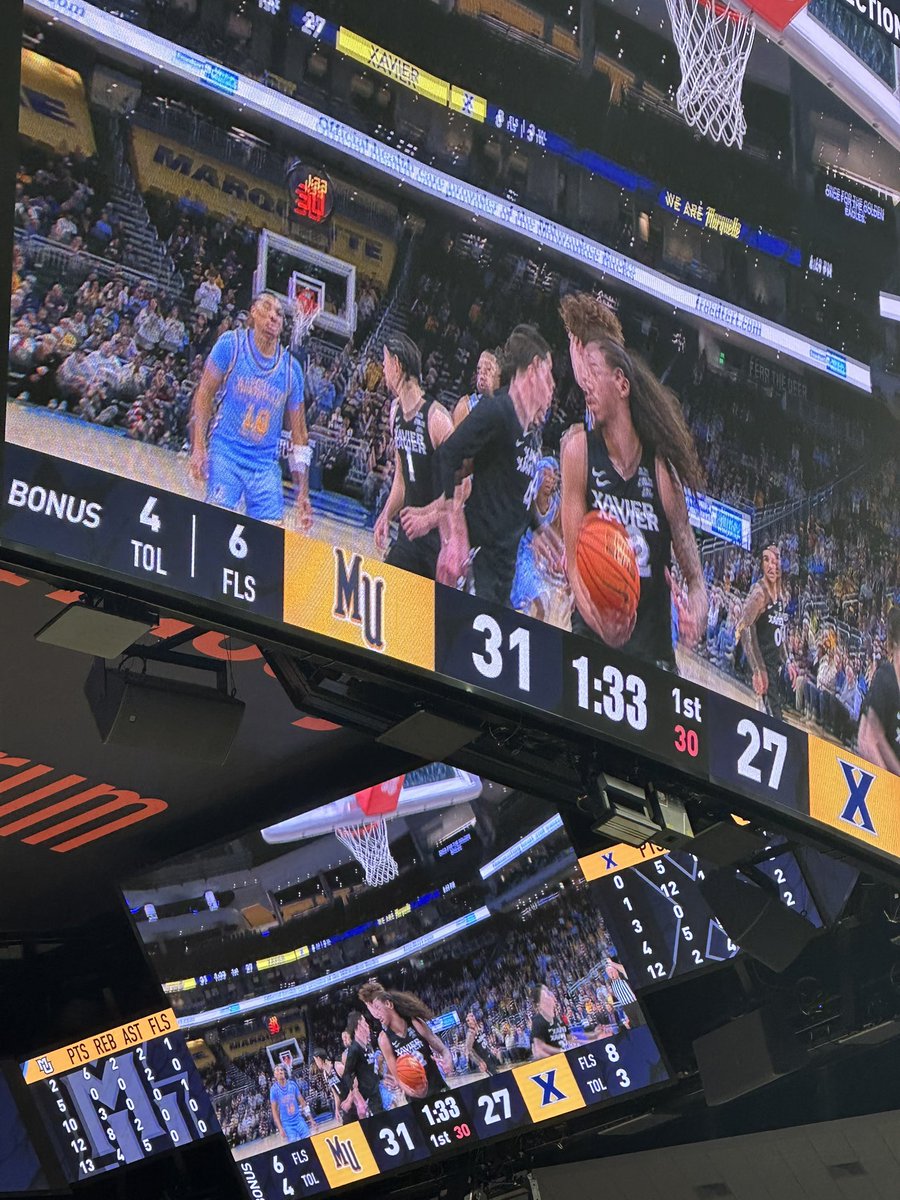 AlphaGeeks2's tweet image. I like the throwback MU on the scoreboard!  #mubb
