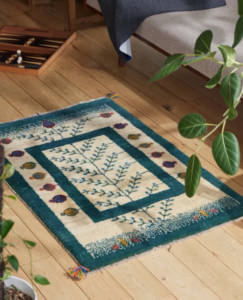 ウール100%のギャッベは調湿効果が高く、心地よい手触りが魅力です。

フロア全体に敷くのはもちろん、
小さめのサイズならフローリングや
チェアのアクセントにも◎

idc-otsuka.jp/fair/carpet/