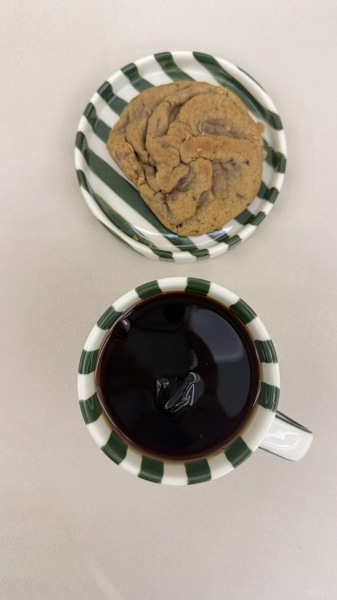 _ill2w's tweet image. وأنا اشرب قهوتي للمره المليون تذكرت ان بكره خميس :
صباح الخميس 
يقول مطلق الجبعاء : 
" أنتي صباح الخميس اللي وراه إرتياح 
 ومقابل أحباب ما بين الفرح والطرب ".
خميس سعيد بالنسبه لي ❣️❣️