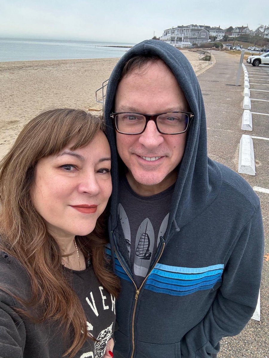 PhilLaak's tweet photo. No waves today.  But we’re still surfing. 🌊🌊🌊🌊🌊🏄🏻‍♂️🌊🌊 https://t.co/jIo3CUj26F